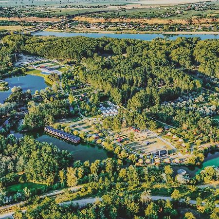 Отель Zaga Zaga Sat Tecuci Экстерьер фото
